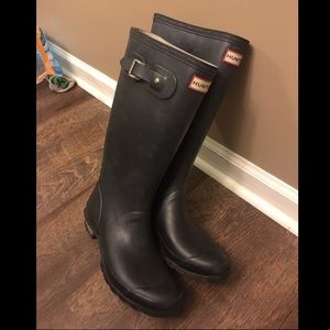 Black Matte Hunter Boots Size 8--good condition!
